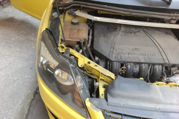 Used Ford Focus 2011 Hatchback 2.0L Manual Sport Model Engine Bay Right