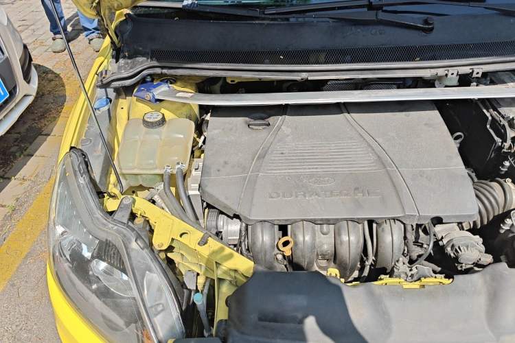 Used Ford Focus 2011 Hatchback 1.8L Automatic Fashion Edition Engine Bay Right