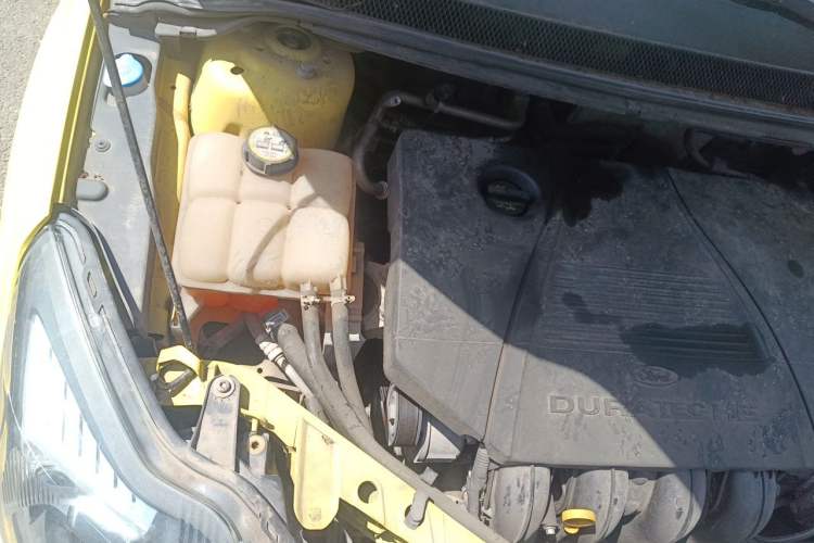 Used Ford Focus 2011 Hatchback 1.8L Automatic Fashion Edition Engine Bay Right