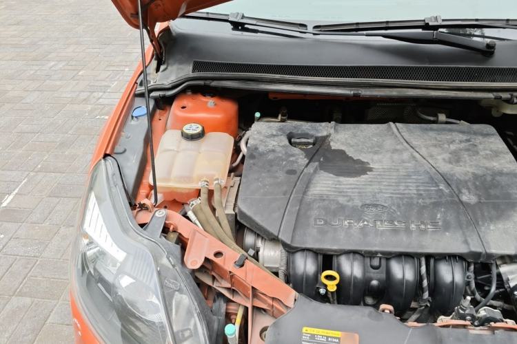 Used Ford Focus 2011 Hatchback 1.8L Automatic Fashion Edition Engine Bay Right