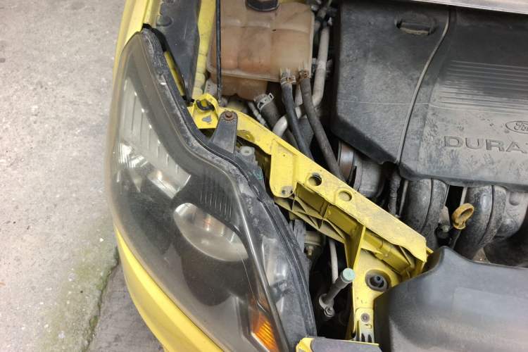 Used Ford Focus 2011 Hatchback 2.0L Manual Sport Model Engine Bay Right