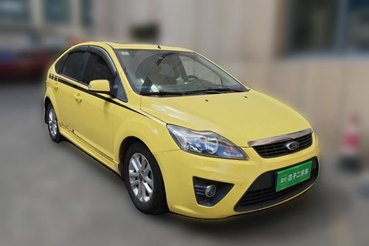 Used Ford Focus 2011 Hatchback 1.8L Automatic Fashion Edition Front Right 45 Deg