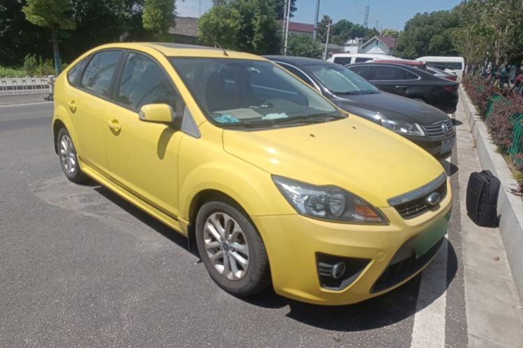 Used Ford Focus 2011 Hatchback 1.8L Automatic Fashion Edition Front Right 45 Deg