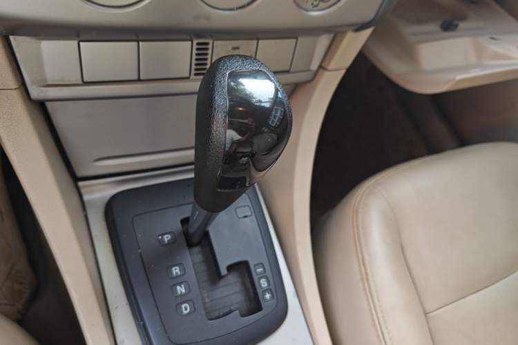 Used Ford Focus 2011 Hatchback 1.8L Automatic Fashion Edition Gear Lever