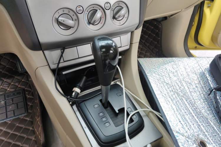 Used Ford Focus 2011 Hatchback 1.8L Automatic Fashion Edition Gear Lever