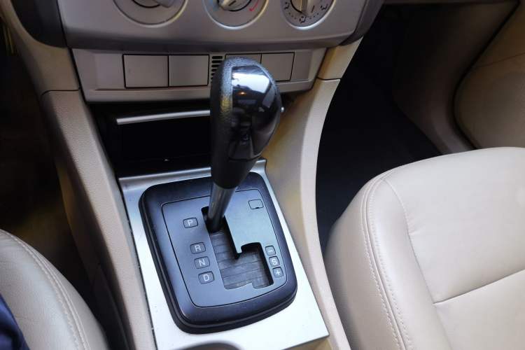 Used Ford Focus 2011 Hatchback 1.8L Automatic Fashion Edition Gear Lever