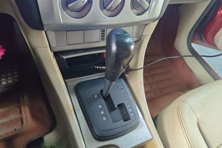 Used Ford Focus 2011 Sedan 1.8L Automatic Fashion Edition Gear Lever