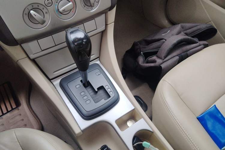 Used Ford Focus 2011 Hatchback 1.8L Automatic Fashion Edition Gear Lever