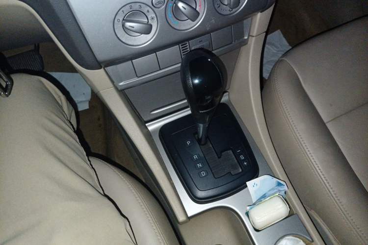 Used Ford Focus 2011 Hatchback 1.8L Automatic Fashion Edition Gear Lever