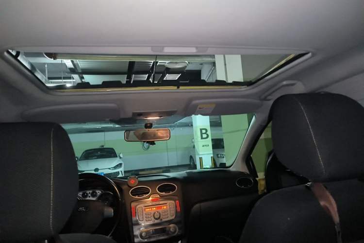 Used Ford Focus 2011 Hatchback 2.0L Manual Sport Model Headliner