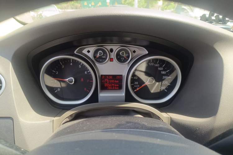 Used Ford Focus 2011 Hatchback 1.8L Automatic Fashion Edition Instrument Cluster