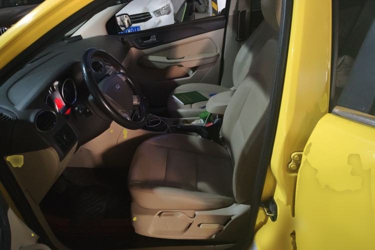 Used Ford Focus 2011 Hatchback 1.8L Automatic Fashion Edition Left Front Seat