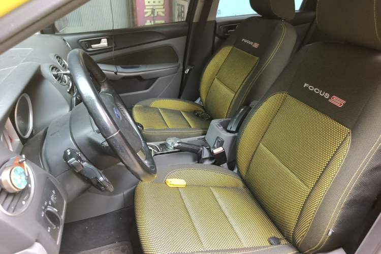 Used Ford Focus 2011 Hatchback 2.0L Manual Sport Model Left Front Seat