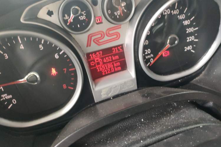 Used Ford Focus 2011 Hatchback 1.8L Manual Comfort Model Odometer Close Up