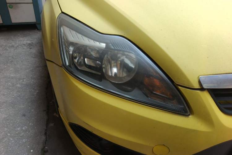 Used Ford Focus 2011 Hatchback 2.0L Manual Sport Model Right Front Headlight