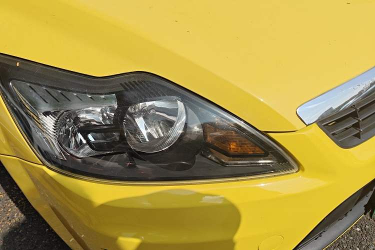 Used Ford Focus 2011 Hatchback 1.8L Automatic Fashion Edition Right Front Headlight