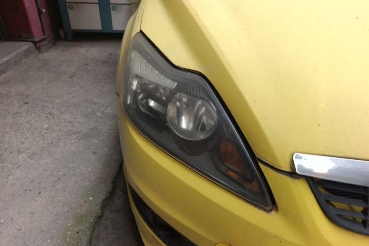 Used Ford Focus 2011 Hatchback 2.0L Manual Sport Model Right Front Headlight