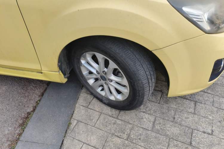 Used Ford Focus 2011 Hatchback 1.8L Automatic Fashion Edition Right Front Wheel Hub