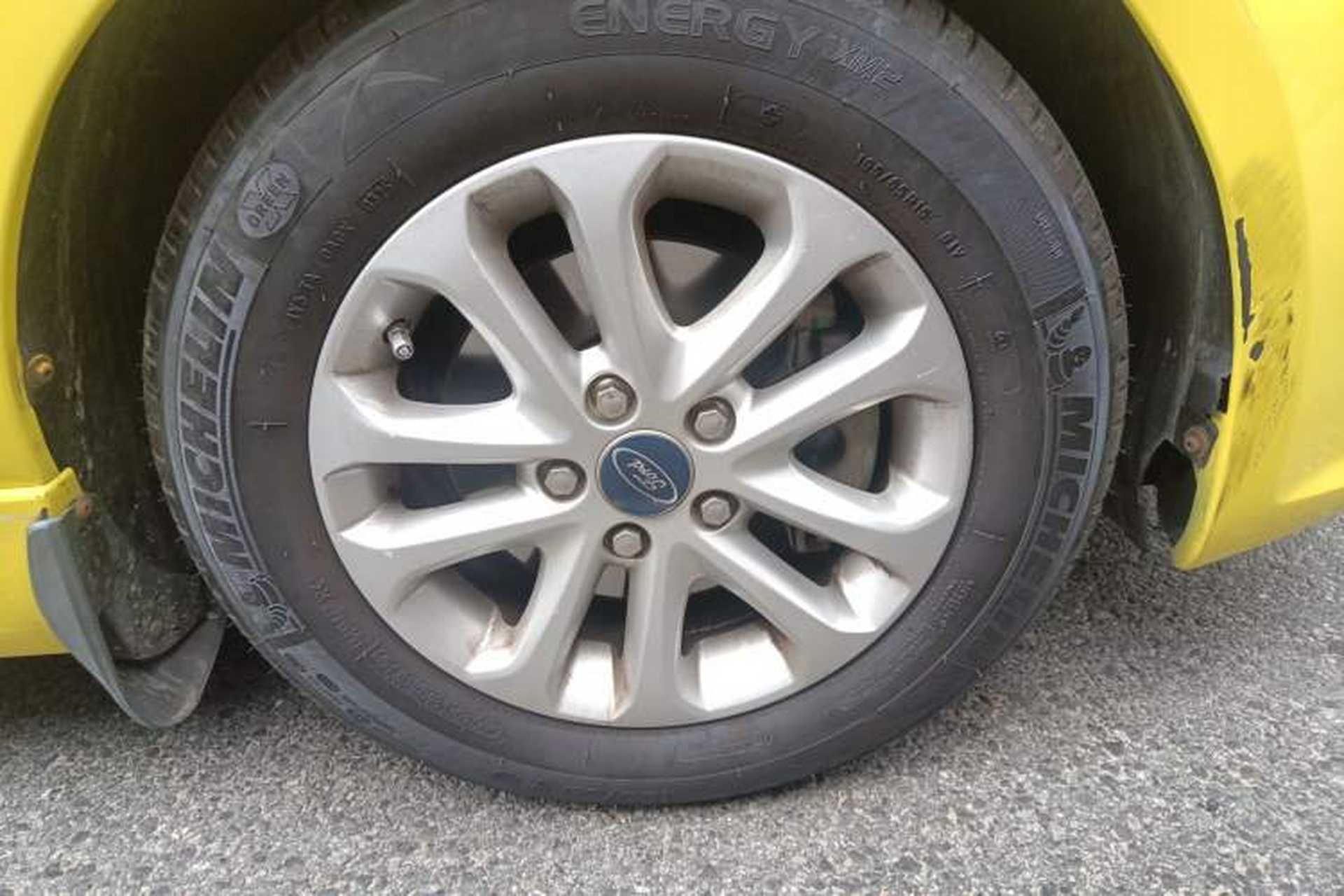 Used Ford Focus 2011 Hatchback 1.8L Automatic Fashion Edition Right Front Wheel Hub