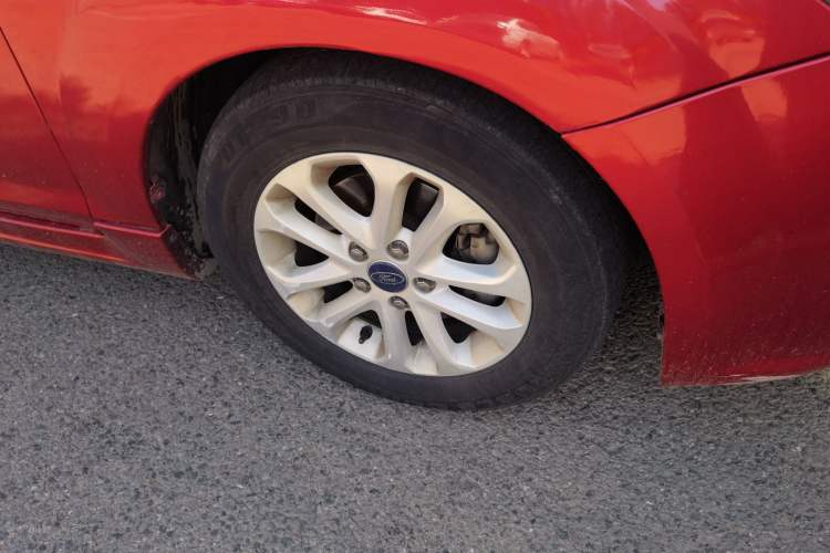 Used Ford Focus 2011 Hatchback 1.8L Automatic Fashion Edition Right Front Wheel Hub