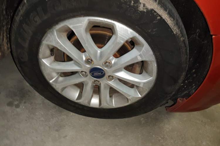 Used Ford Focus 2011 Hatchback 1.8L Automatic Fashion Edition Right Front Wheel Hub
