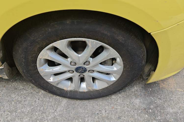 Used Ford Focus 2011 Hatchback 1.8L Automatic Fashion Edition Right Front Wheel Hub