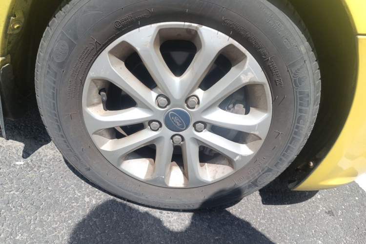 Used Ford Focus 2011 Hatchback 1.8L Automatic Fashion Edition Right Front Wheel Hub