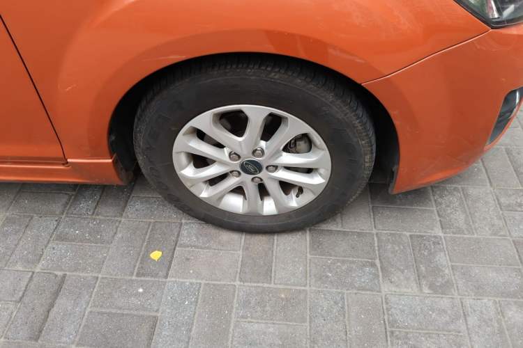Used Ford Focus 2011 Hatchback 1.8L Automatic Fashion Edition Right Front Wheel Hub