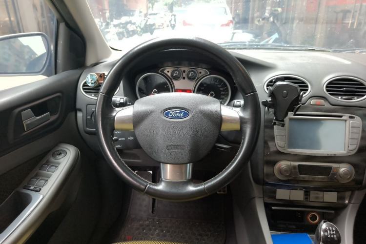 Used Ford Focus 2011 Hatchback 2.0L Manual Sport Model Steering Wheel