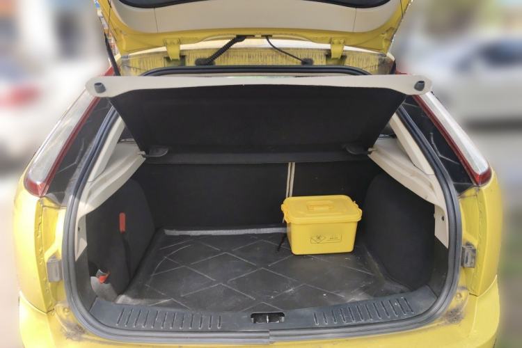 Used Ford Focus 2011 Hatchback 1.8L Automatic Fashion Edition Trunk