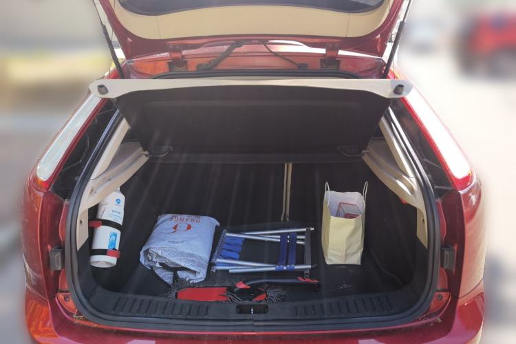 Used Ford Focus 2011 Hatchback 1.8L Automatic Fashion Edition Trunk
