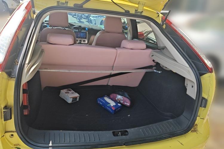 Used Ford Focus 2011 Hatchback 1.8L Automatic Fashion Edition Trunk
