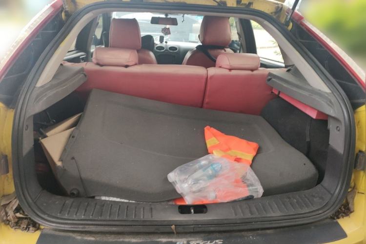 Used Ford Focus 2011 Hatchback 1.8L Manual Comfort Model Trunk