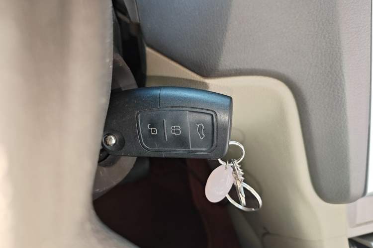 Used Ford Focus 2011 Hatchback 1.8L Automatic Fashion Edition Vehicle Key