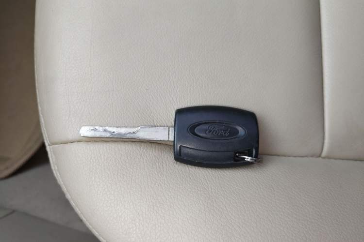 Used Ford Focus 2011 Hatchback 1.8L Automatic Fashion Edition Vehicle Key