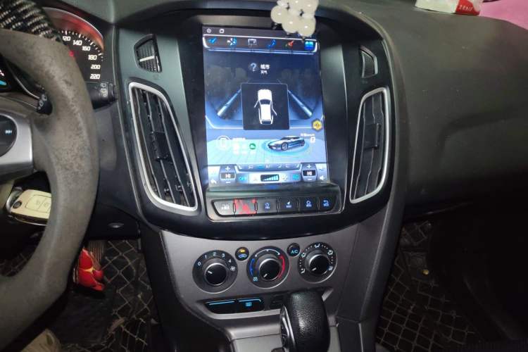 Used Ford Focus 2012 Hatchback 1.6L Automatic Comfort Model Audio And AC Panel