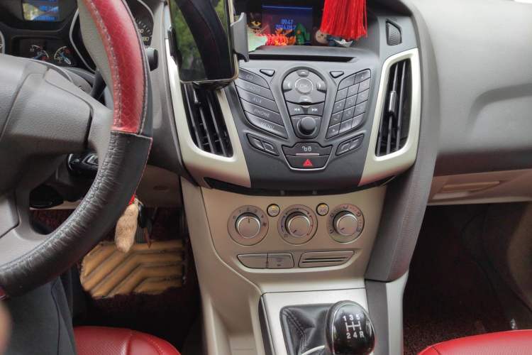 Used Ford Focus 2012 Sedan 1.6L Manual Comfort Model Audio And AC Panel