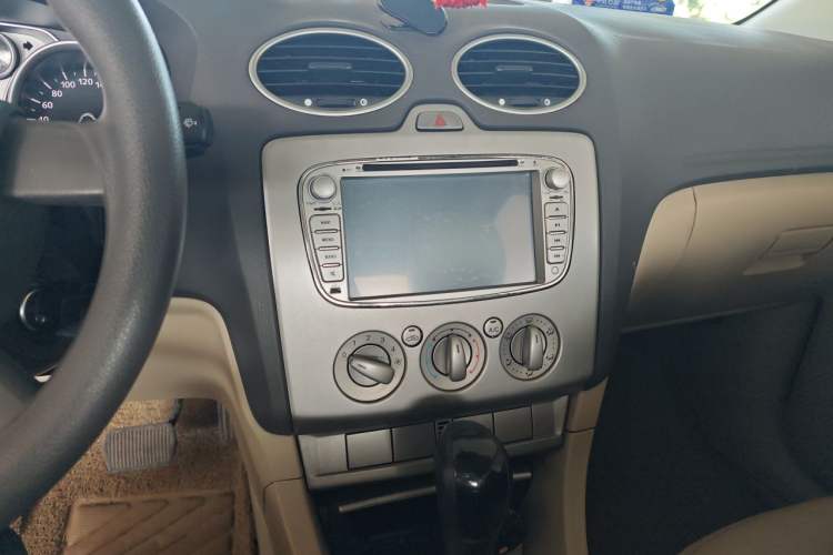 Used Ford Focus 2012 Sedan Classic 1.8L Automatic Fashion Edition Audio And AC Panel