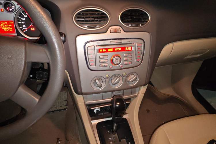 Used Ford Focus 2012 Sedan Classic 1.8L Automatic Base Model Audio And AC Panel