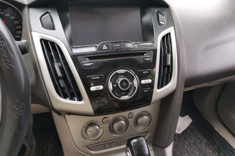 Used Ford Focus 2012 Sedan 1.6L Automatic Comfort Model Audio And AC Panel
