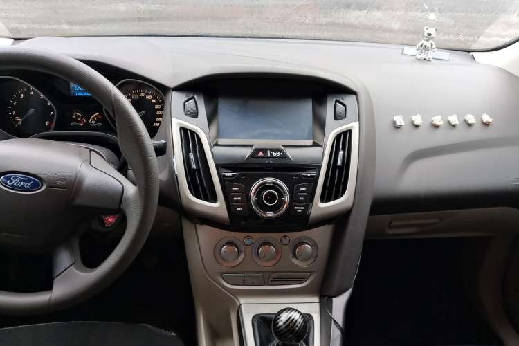 Used Ford Focus 2012 Sedan 1.6L Manual Comfort Model Audio And AC Panel