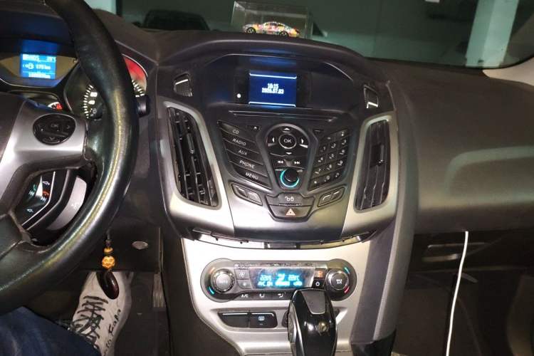 Used Ford Focus 2012 Sedan 1.6L Automatic Fashion Edition Audio And AC Panel