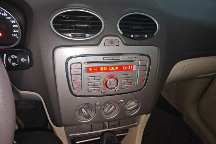 Used Ford Focus 2012 Hatchback Classic 1.8L Automatic Fashion Edition Audio And AC Panel