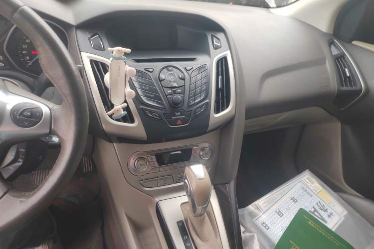 Used Ford Focus 2012 Sedan 1.6L Automatic Fashion Edition Audio And AC Panel