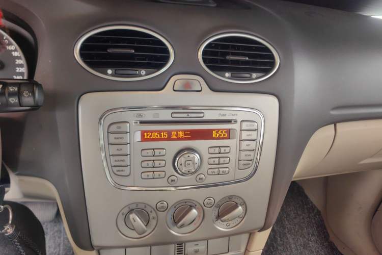 Used Ford Focus 2012 Sedan Classic 1.8L Automatic Base Model Audio And AC Panel