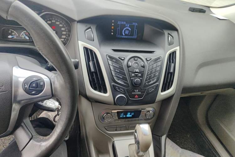 Used Ford Focus 2012 Sedan 1.6L Automatic Fashion Edition Audio And AC Panel