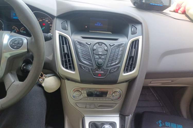 Used Ford Focus 2012 Hatchback 1.6L Manual Fashion Edition Audio And AC Panel