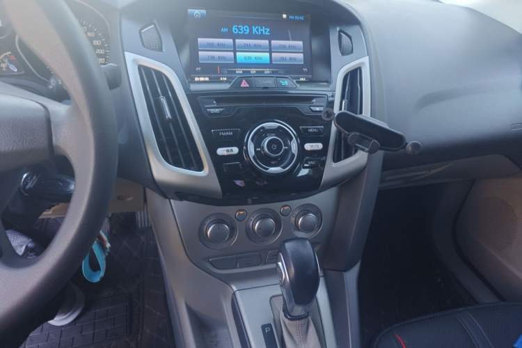 Used Ford Focus 2012 Sedan 1.6L Automatic Comfort Model Audio And AC Panel