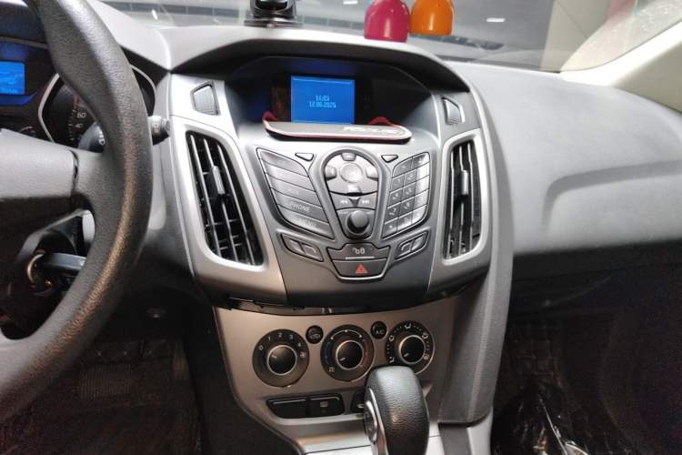 Used Ford Focus 2012 Hatchback 1.6L Automatic Comfort Model Audio And AC Panel