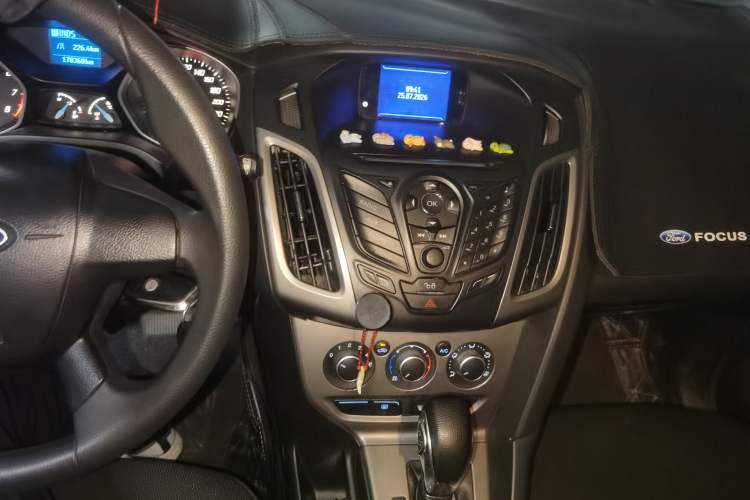Used Ford Focus 2012 Hatchback 1.6L Automatic Comfort Model Audio And AC Panel